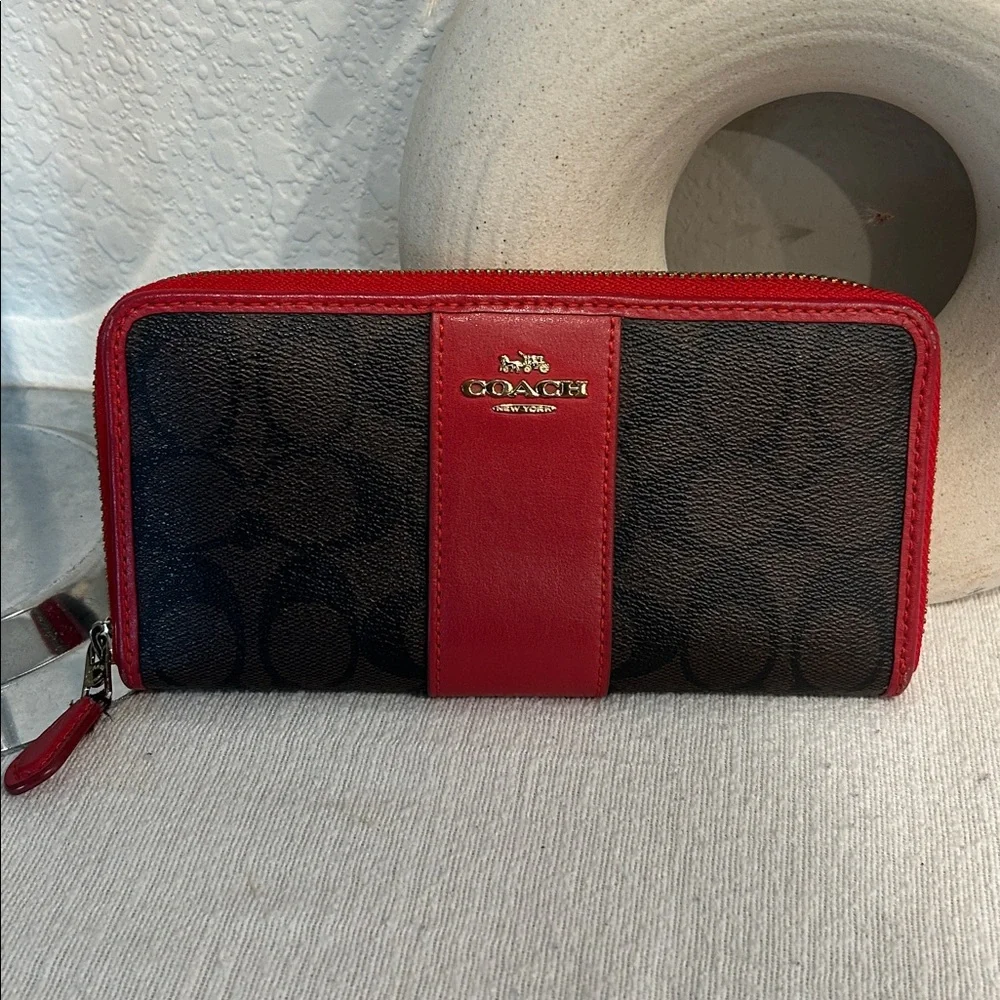 Coach long zippy wallet authentic